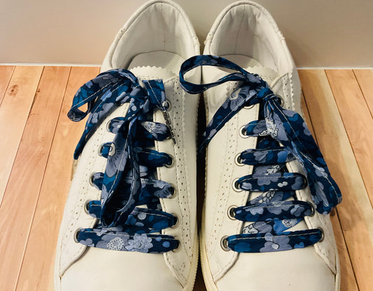 Lacets bleus et argentés fleuris- Fabrication Française / Le Lacet Normand