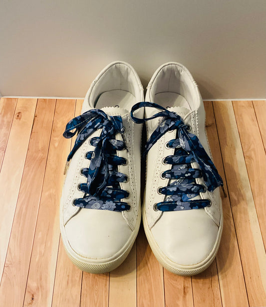 Lacets bleus et argentés fleuris- Fabrication Française / Le Lacet Normand